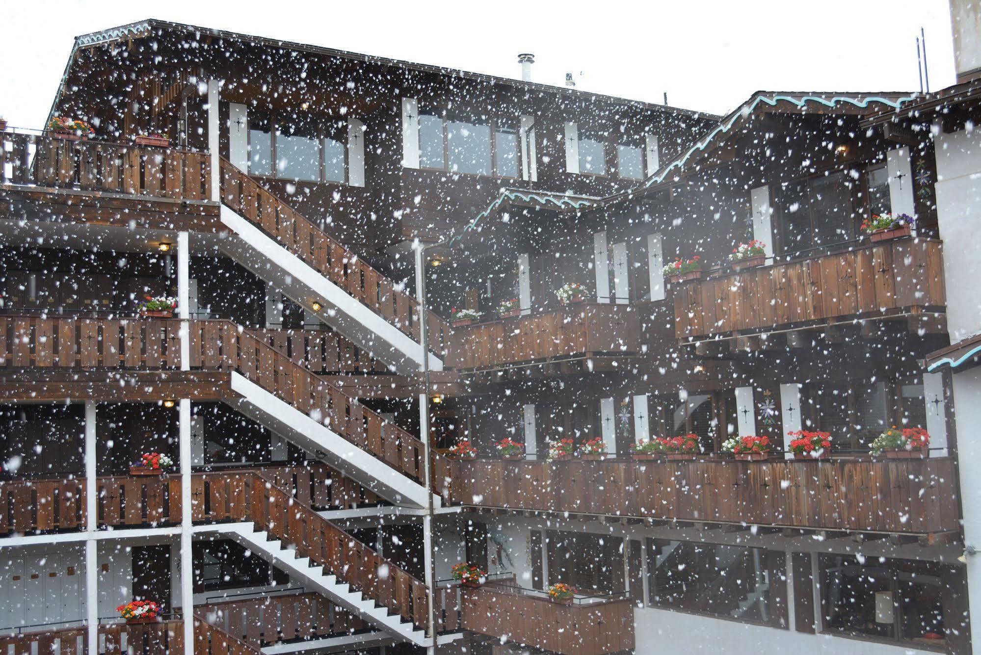 Mountain Chalet Aspen Hotel Exterior photo